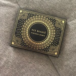 Ace Beaute Eyeshadow Palette
